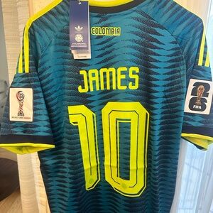 JAMES #10. Colombia soccer jersey fits Large